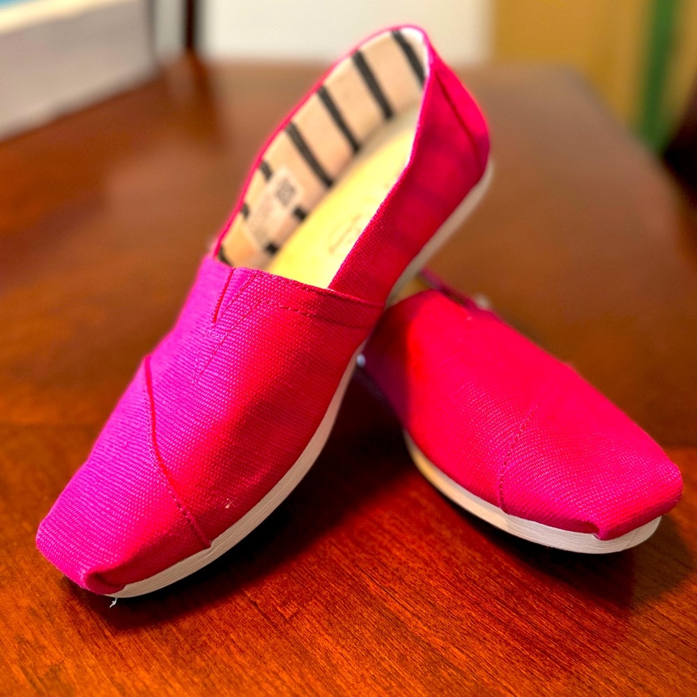 NWOT TOMS SHOES - Hot Pink - Women 7